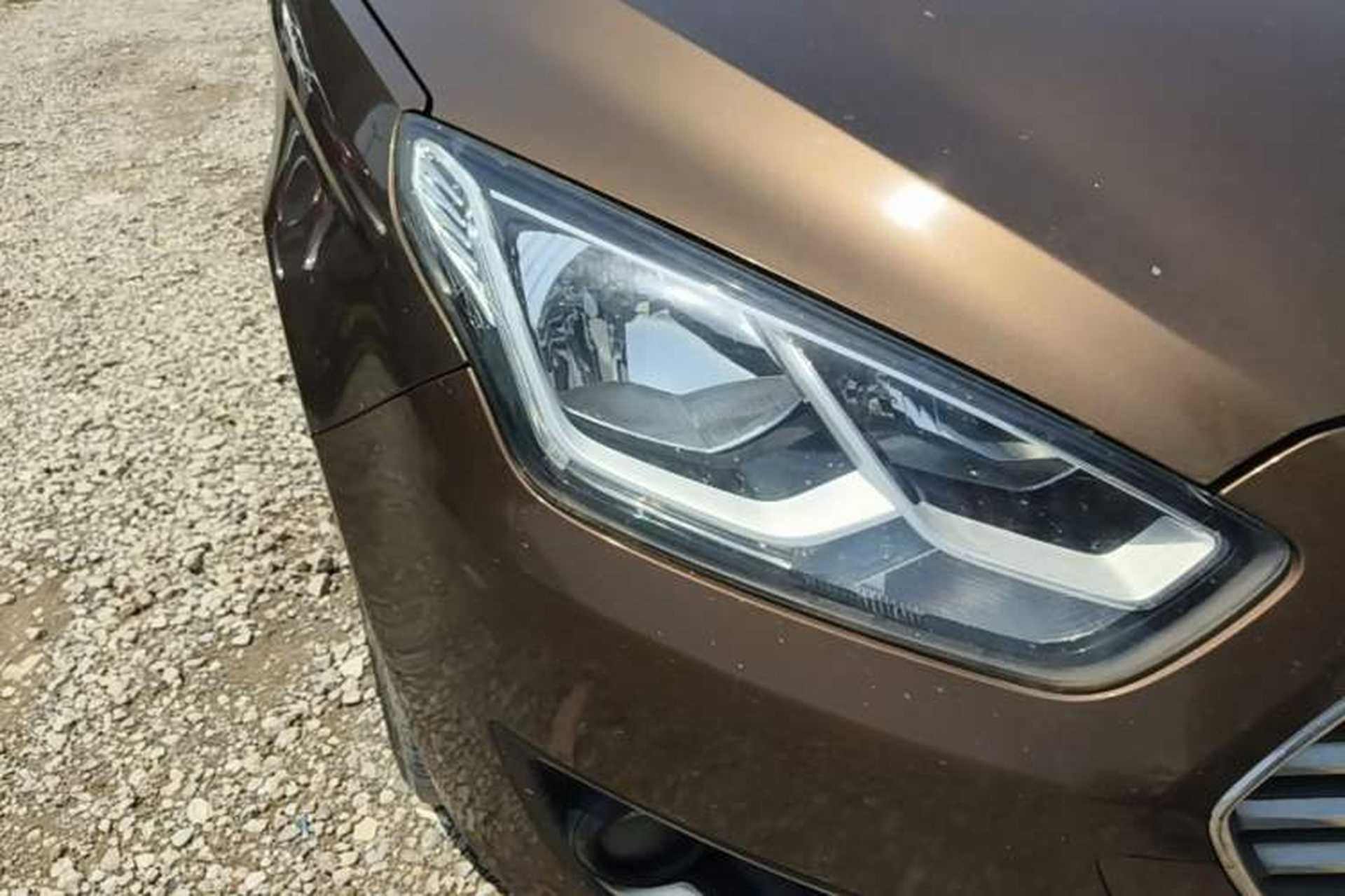 Used Ford Escort 2015 1.5L Automatic Fashion Model Right Front Headlight