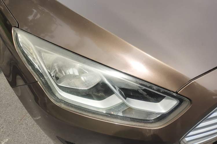 Used Ford Escort 2015 1.5L Automatic Fashion Model Right Front Headlight