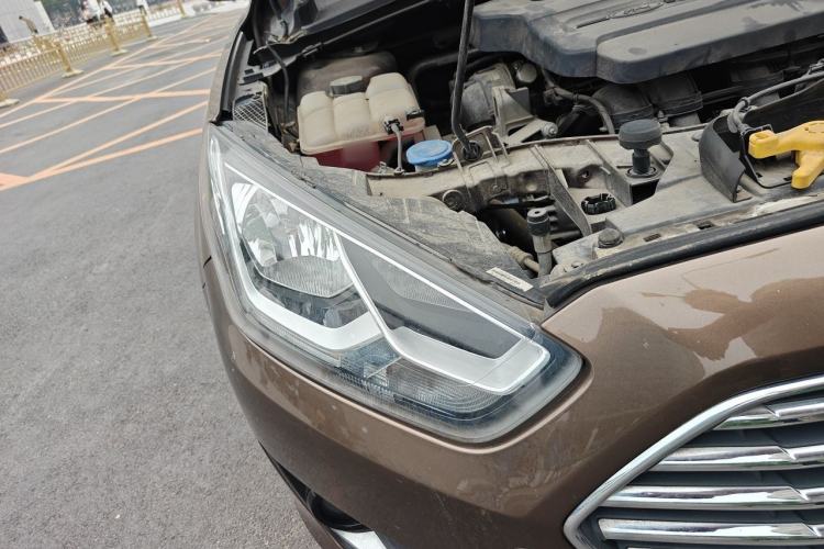 Used Ford Escort 2015 1.5L Automatic Fashion Model Right Front Headlight