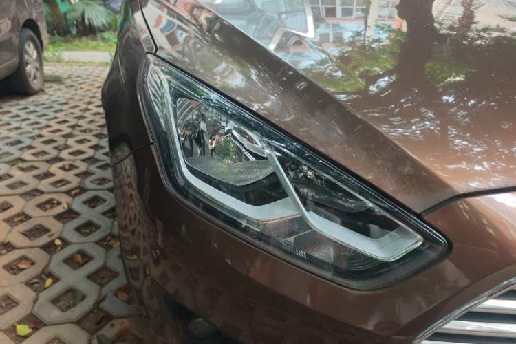 Used Ford Escort 2015 1.5L Automatic Comfort Edition Right Front Headlight