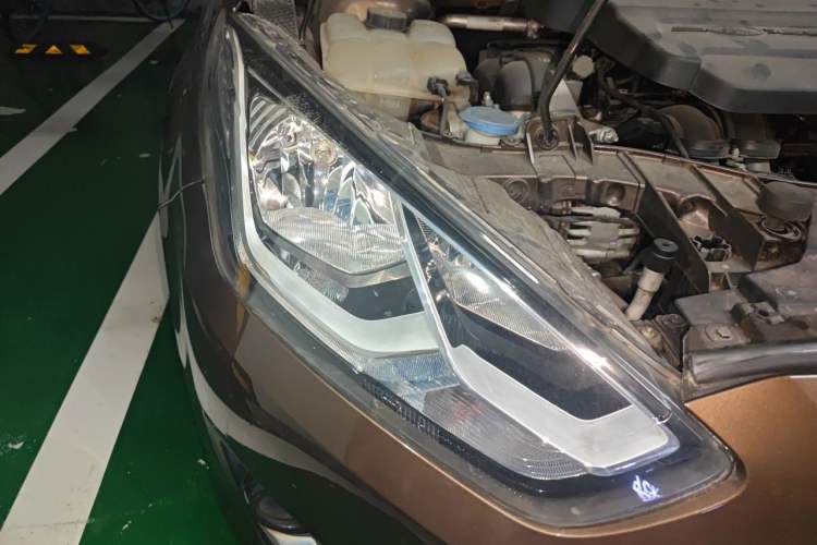 Used Ford Escort 2015 1.5L Automatic Comfort Edition Right Front Headlight