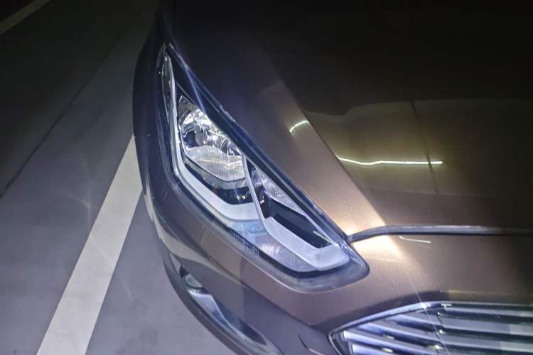Used Ford Escort 2015 1.5L Automatic Fashion Model Right Front Headlight