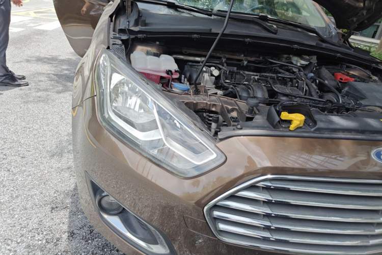 Used Ford Escort 2015 1.5L Automatic Fashion Model Right Front Headlight
