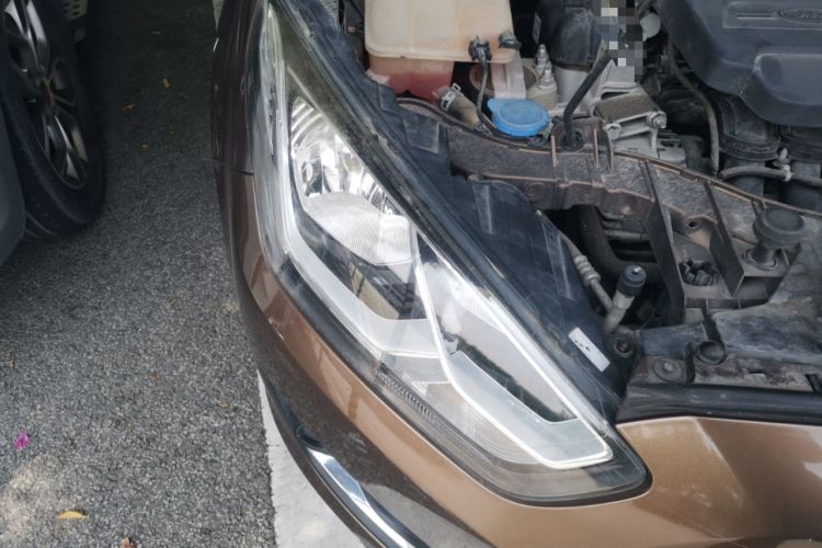 Used Ford Escort 2015 1.5L Automatic Fashion Model Right Front Headlight