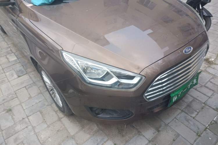 Used Ford Escort 2015 1.5L Automatic Comfort Edition Right Front Headlight