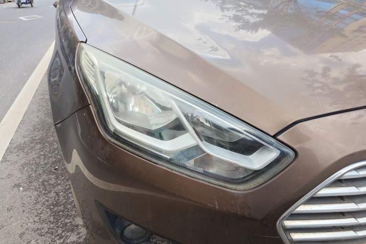 Used Ford Escort 2015 1.5L Manual Comfort Model Right Front Headlight