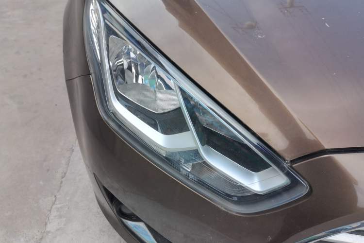 Used Ford Escort 2015 1.5L Automatic Fashion Model Right Front Headlight