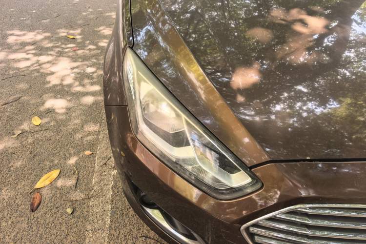 Used Ford Escort 2015 1.5L Automatic Fashion Model Right Front Headlight