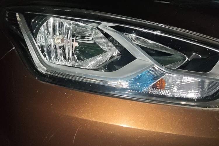 Used Ford Escort 2015 1.5L Automatic Fashion Model Right Front Headlight