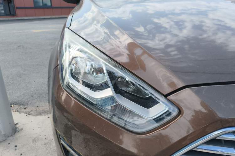 Used Ford Escort 2015 1.5L Automatic Fashion Model Right Front Headlight