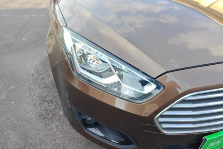 Used Ford Escort 2015 1.5L Automatic Comfort Edition Right Front Headlight