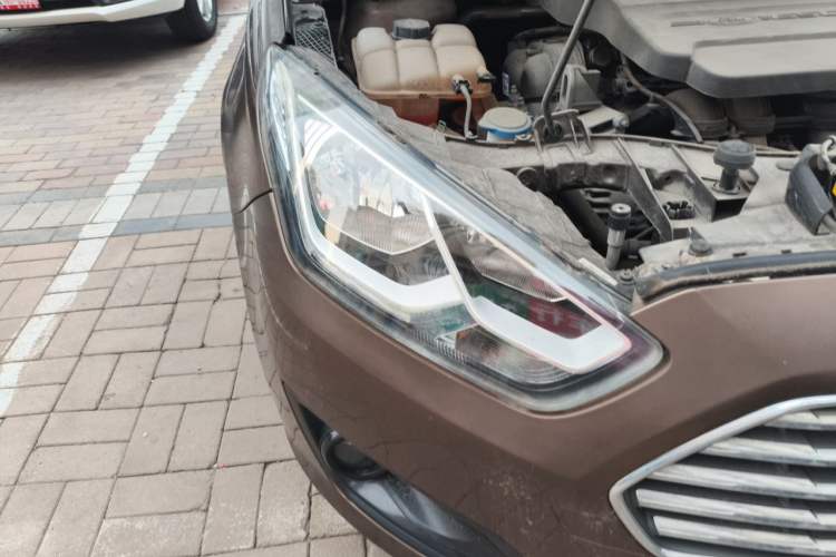 Used Ford Escort 2015 1.5L Automatic Comfort Edition Right Front Headlight