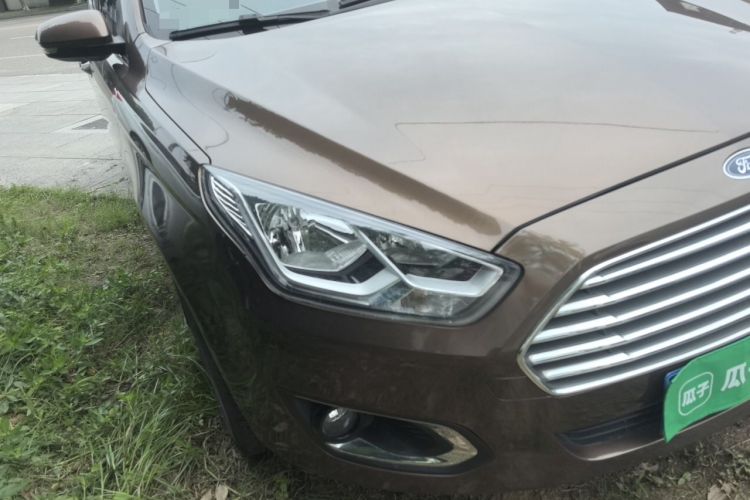 Used Ford Escort 2015 1.5L Automatic Fashion Model Right Front Headlight