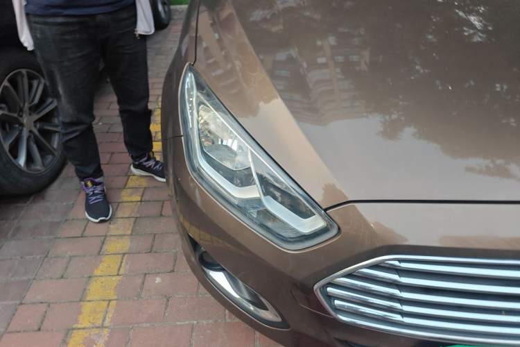 Used Ford Escort 2015 1.5L Automatic Fashion Model Right Front Headlight