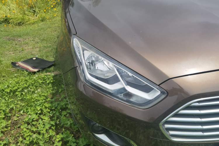 Used Ford Escort 2015 1.5L Automatic Fashion Model Right Front Headlight