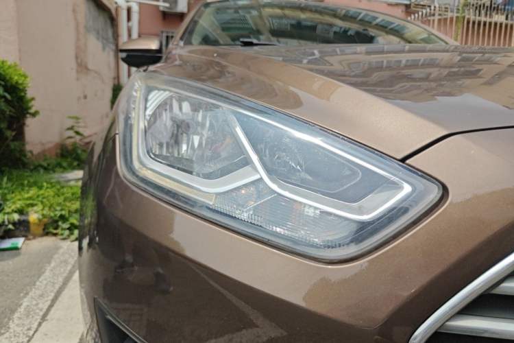Used Ford Escort 2015 1.5L Automatic Fashion Model Right Front Headlight