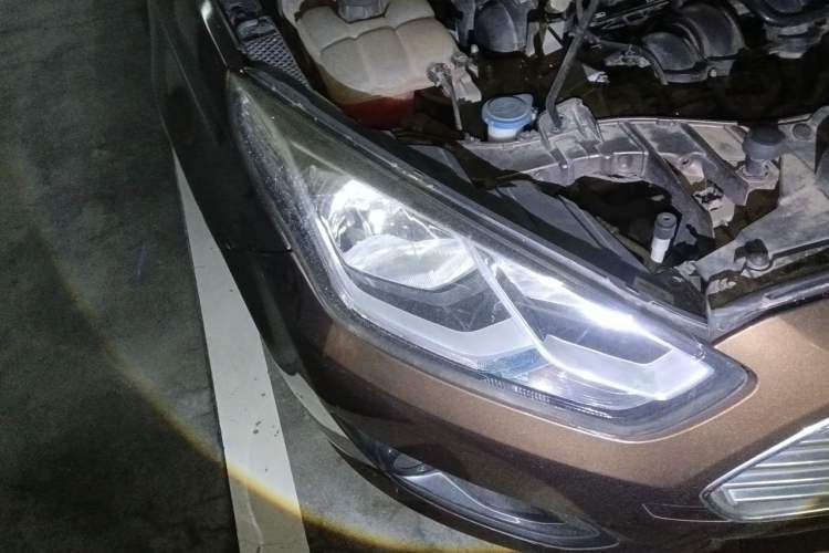 Used Ford Escort 2015 1.5L Automatic Fashion Model Right Front Headlight