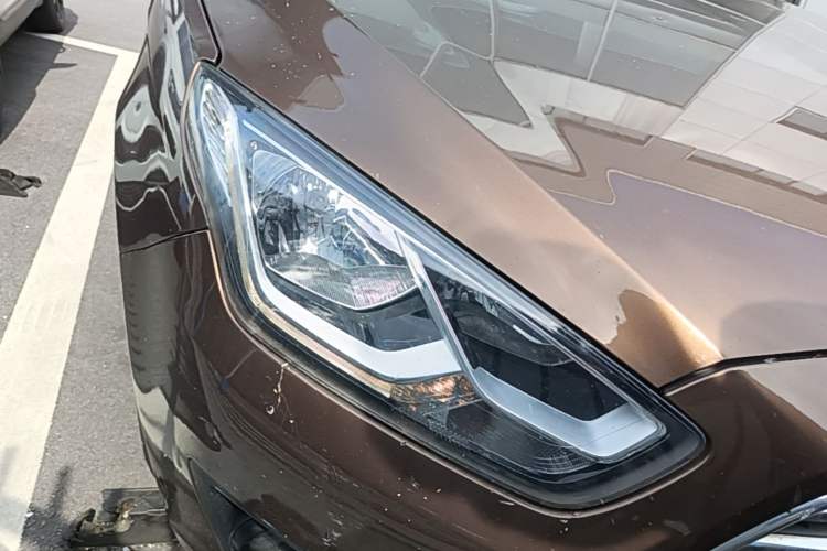 Used Ford Escort 2015 1.5L Automatic Fashion Model Right Front Headlight