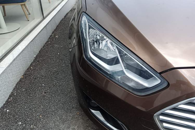 Used Ford Escort 2015 1.5L Automatic Fashion Model Right Front Headlight