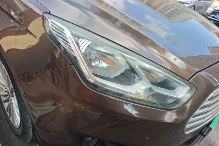 Used Ford Escort 2015 1.5L Automatic Comfort Edition Right Front Headlight