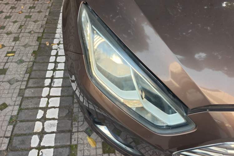 Used Ford Escort 2015 1.5L Automatic Fashion Model Right Front Headlight