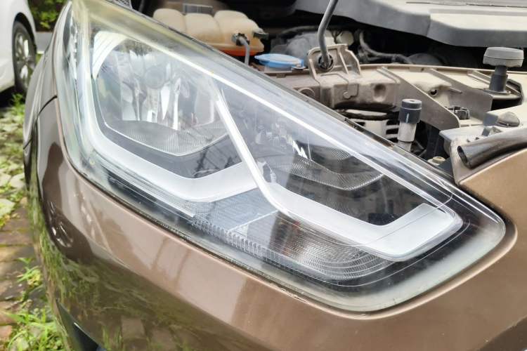 Used Ford Escort 2015 1.5L Automatic Fashion Model Right Front Headlight