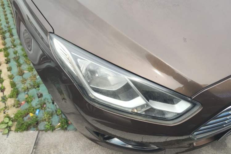 Used Ford Escort 2015 1.5L Manual Fashion Edition Right Front Headlight