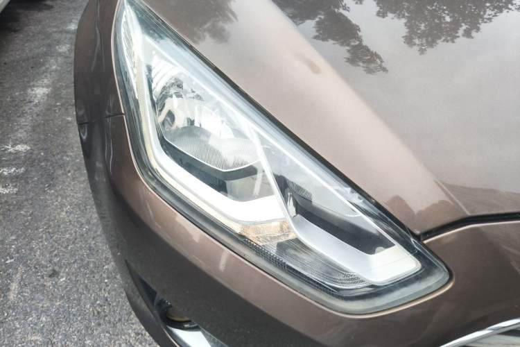 Used Ford Escort 2015 1.5L Automatic Fashion Model Right Front Headlight