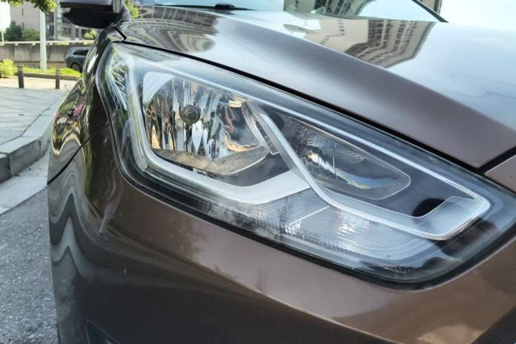 Used Ford Escort 2015 1.5L Automatic Fashion Model Right Front Headlight