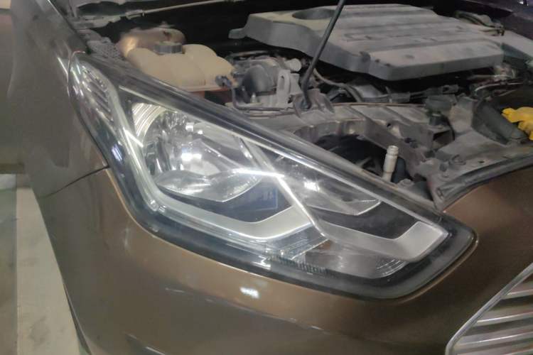 Used Ford Escort 2015 1.5L Automatic Fashion Model Right Front Headlight