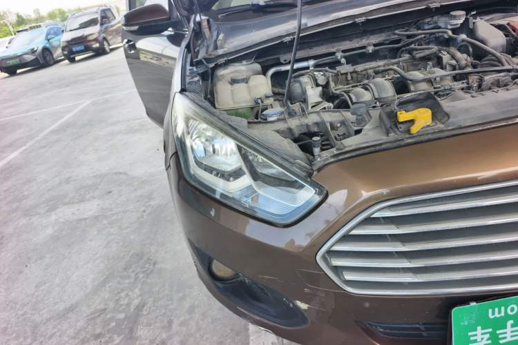 Used Ford Escort 2015 1.5L Automatic Comfort Edition Right Front Headlight