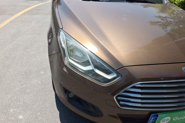 Used Ford Escort 2015 1.5L Automatic Comfort Edition Right Front Headlight