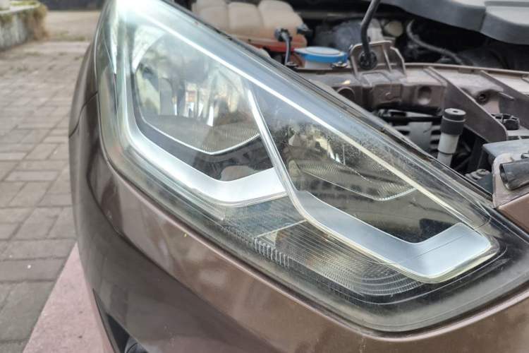 Used Ford Escort 2015 1.5L Automatic Comfort Edition Right Front Headlight