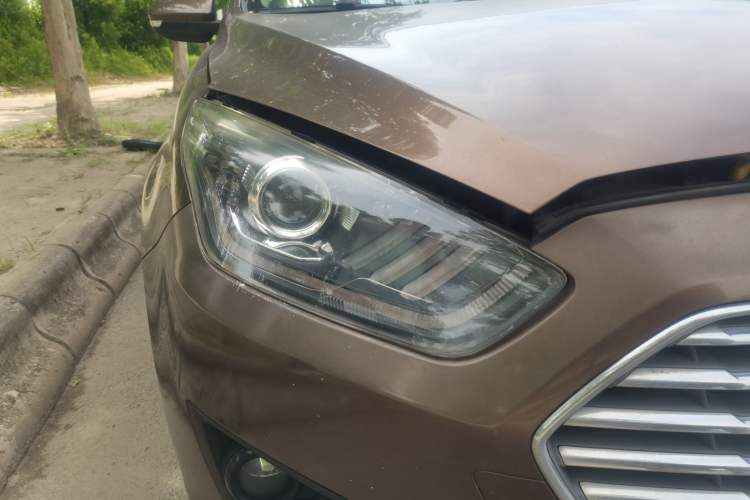 Used Ford Escort 2015 1.5L Manual Comfort Model Right Front Headlight