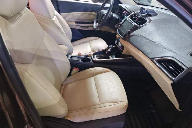Used Ford Escort 2015 1.5L Automatic Fashion Model Right Front Seat