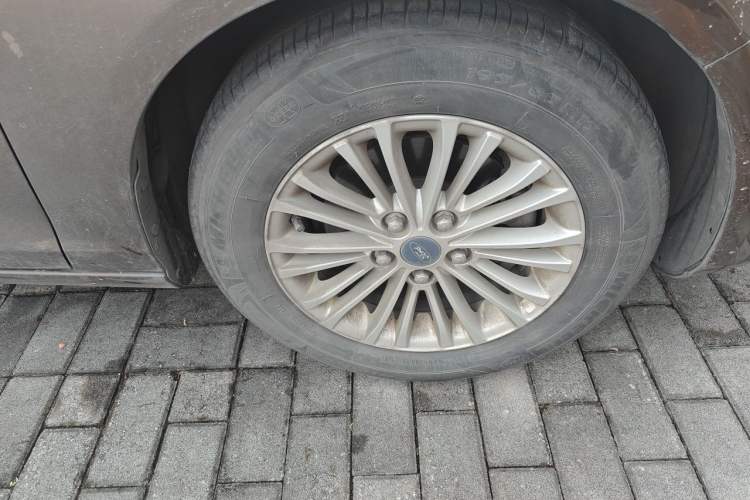 Used Ford Escort 2015 1.5L Manual Comfort Model Right Front Wheel Hub
