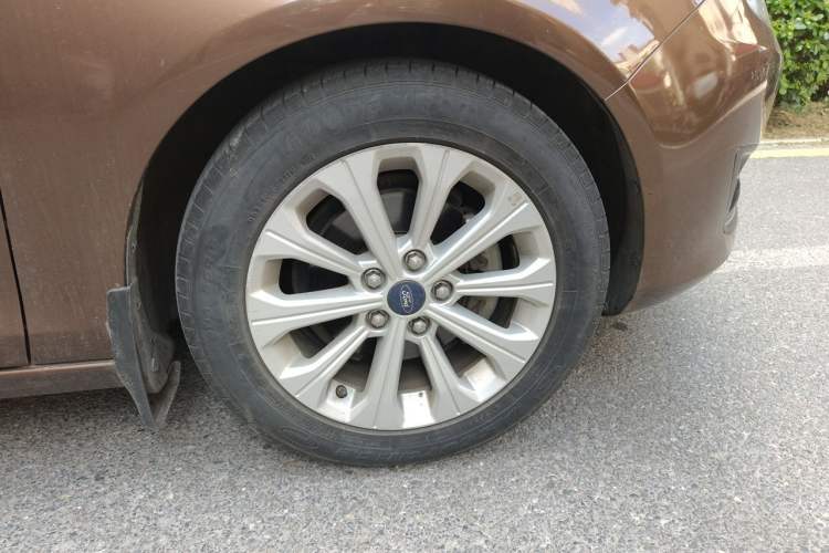 Used Ford Escort 2015 1.5L Manual Fashion Edition Right Front Wheel Hub