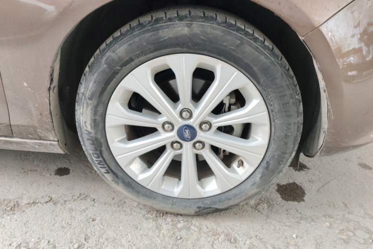 Used Ford Escort 2015 1.5L Automatic Fashion Model Right Front Wheel Hub
