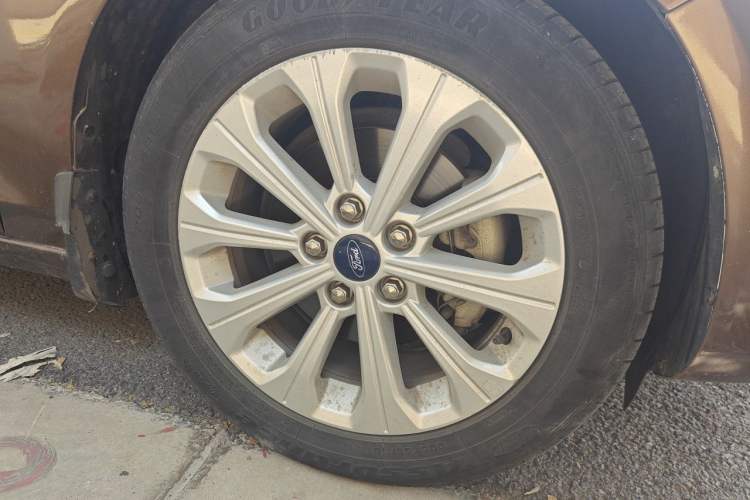 Used Ford Escort 2015 1.5L Automatic Fashion Model Right Front Wheel Hub