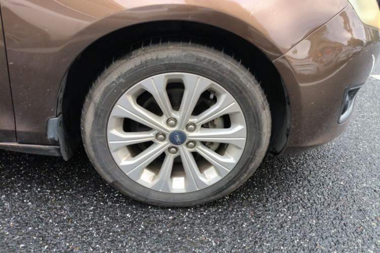 Used Ford Escort 2015 1.5L Automatic Fashion Model Right Front Wheel Hub