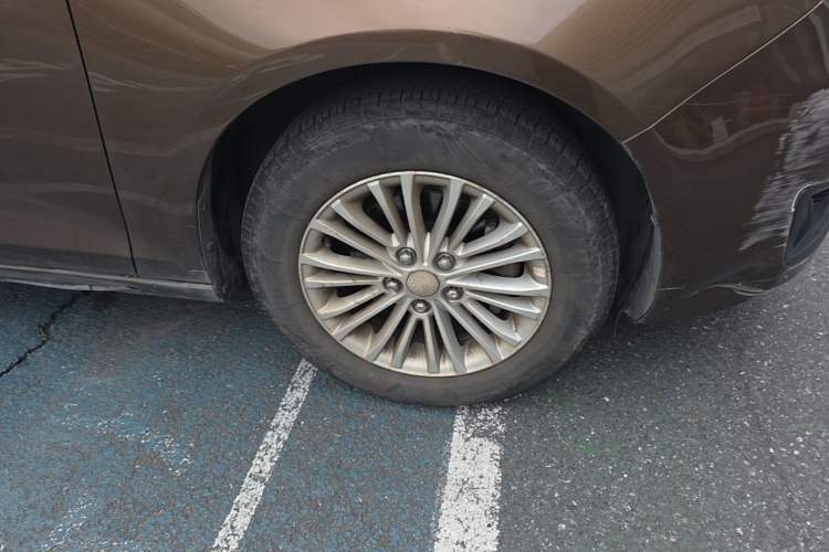 Used Ford Escort 2015 1.5L Automatic Comfort Edition Right Front Wheel Hub