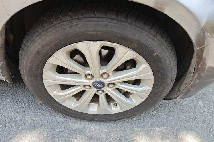 Used Ford Escort 2015 1.5L Automatic Fashion Model Right Front Wheel Hub