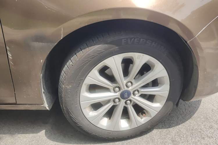Used Ford Escort 2015 1.5L Automatic Fashion Model Right Front Wheel Hub