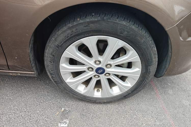 Used Ford Escort 2015 1.5L Automatic Fashion Model Right Front Wheel Hub