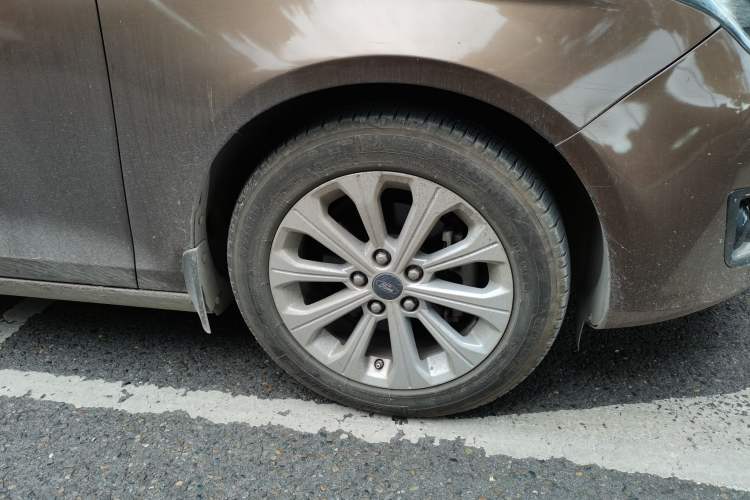 Used Ford Escort 2015 1.5L Automatic Fashion Model Right Front Wheel Hub
