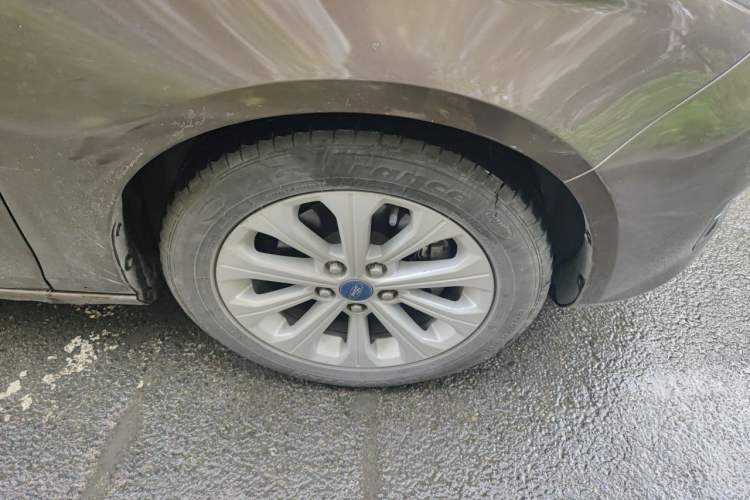 Used Ford Escort 2015 1.5L Automatic Fashion Model Right Front Wheel Hub