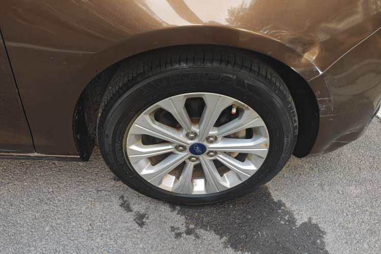 Used Ford Escort 2015 1.5L Automatic Fashion Model Right Front Wheel Hub