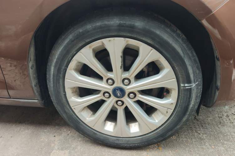 Used Ford Escort 2015 1.5L Manual Fashion Edition Right Front Wheel Hub