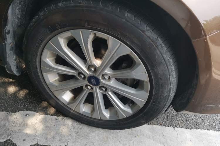 Used Ford Escort 2015 1.5L Automatic Fashion Model Right Front Wheel Hub