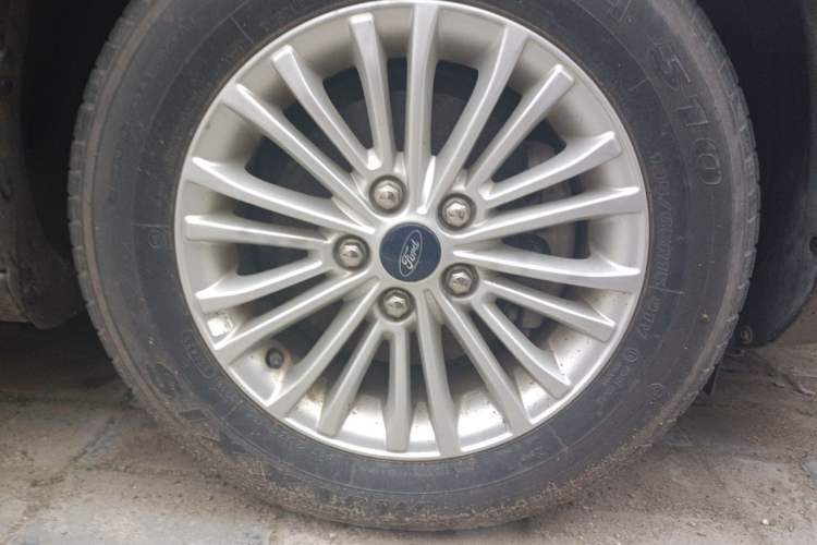 Used Ford Escort 2015 1.5L Automatic Comfort Edition Right Front Wheel Hub